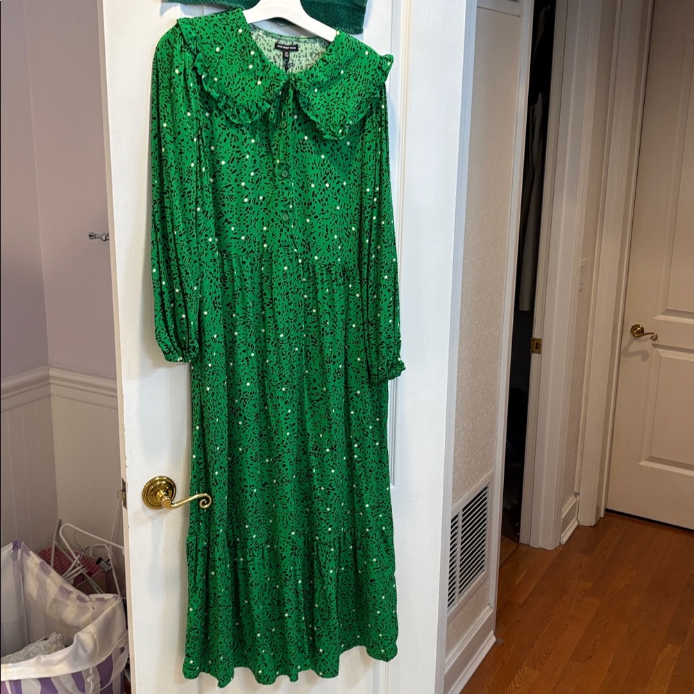 NWT Who What Wear Green Patterned Dress Ruffle Collar.
